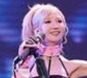 为登上《歌手2026》舞台，说唱女歌手万妮达停掉了本年度收官巡演。
万妮达深耕中