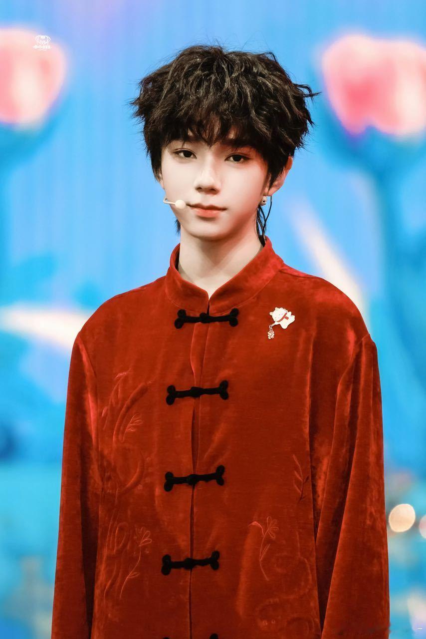 王橹杰小卷毛  太好了是小卷毛王橹杰我们有救了！！！红红火火小福娃好帅，期待接下