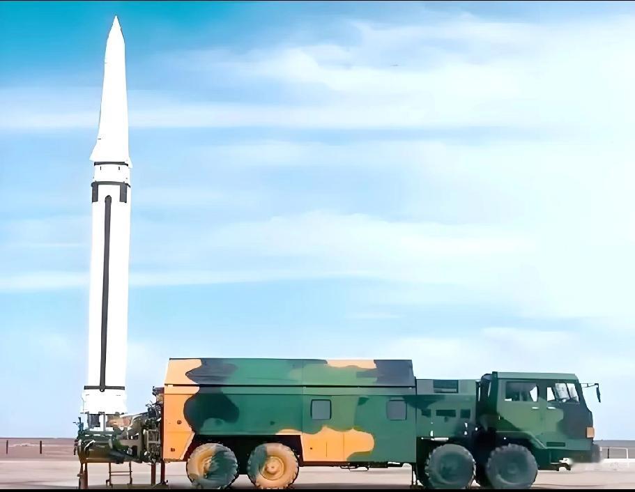 东风-15C是中国自主研制的全球首款钻地型常规弹道导弹，也是东风-15家族中最具