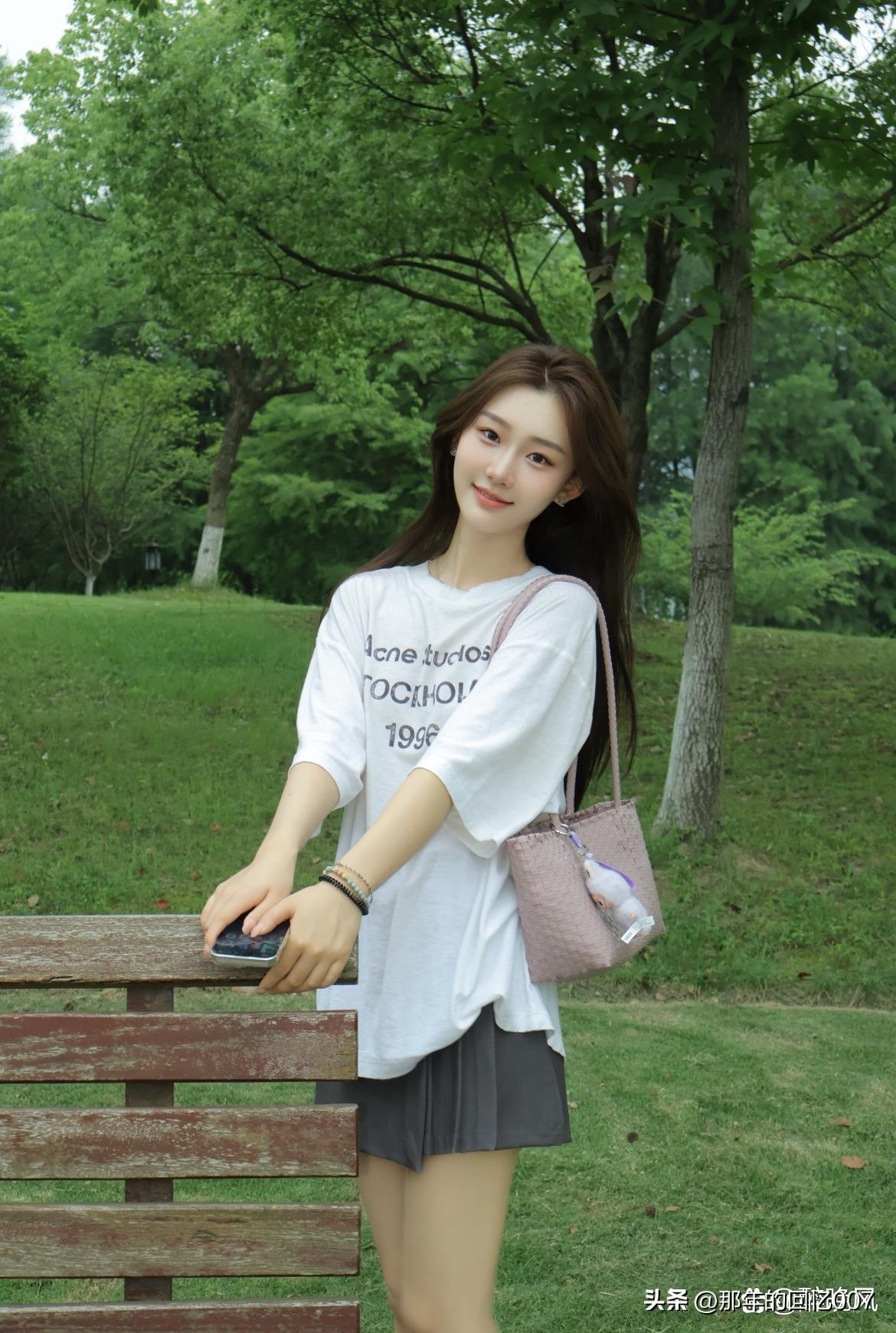 夏日清新穿搭，公园里的少女时光🌿👗👗