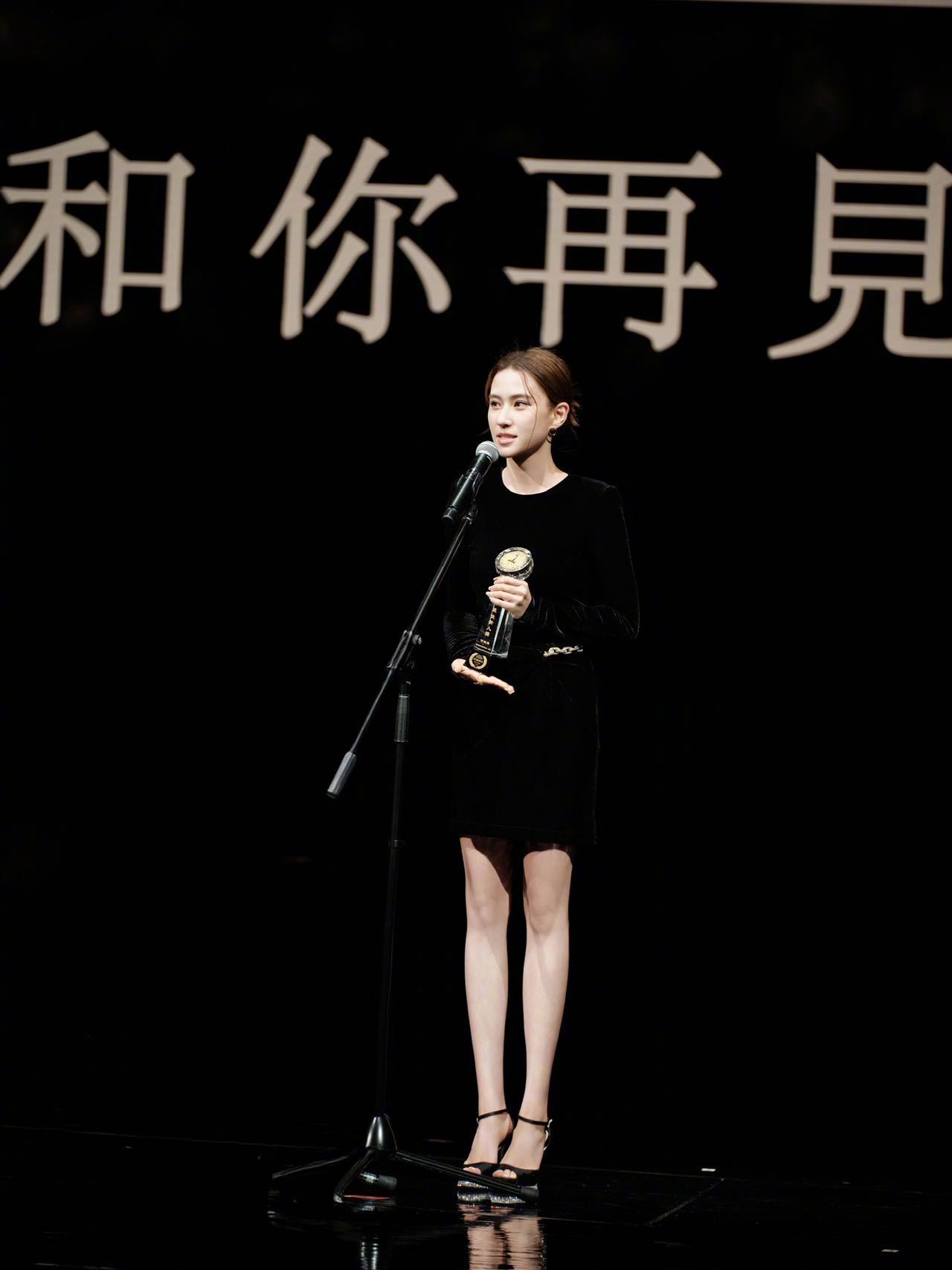 何超莲金莲花最佳新人 恭喜荣获澳门国际电影节金莲花最佳新人！她在《多想和你再见一