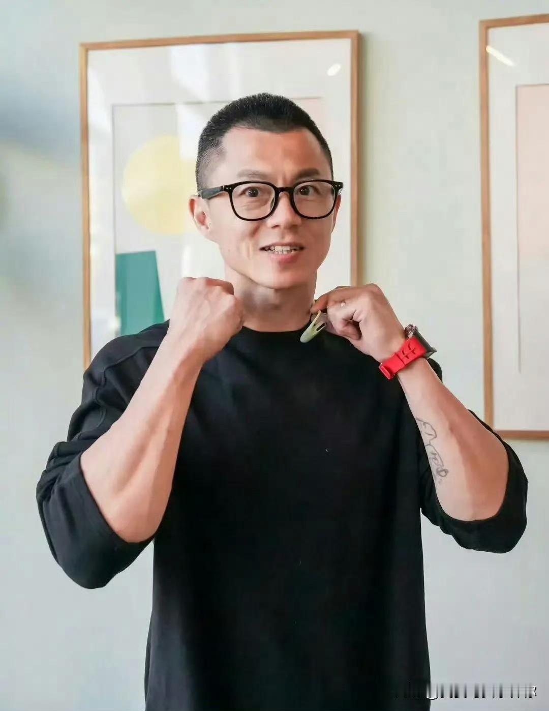 陈震这次可能真的接不到车企广告了。两千多万粉丝的账号说没就没了，B站封号，其他平