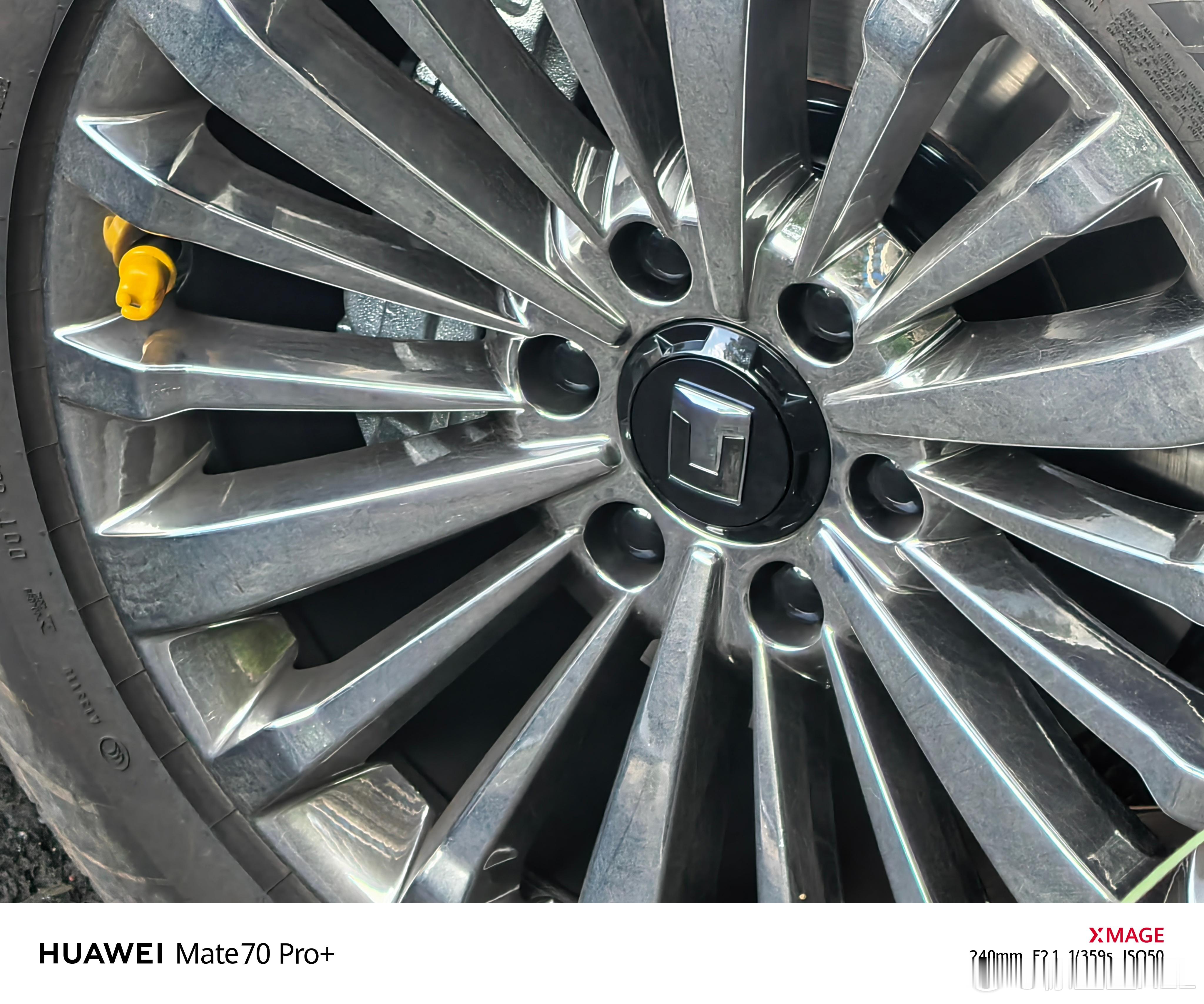 悬浮轱辘盖上车了。簧下质量又增加了好几十克，难受，Hi4-Z如果以后跑不出14的