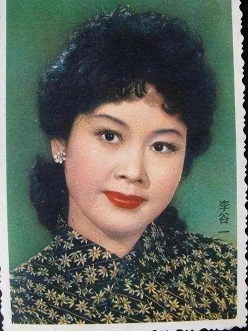 不要亵渎李谷一的艺术成就

李谷一老师是中国歌坛里程碑式的人物，被称为中国歌坛的