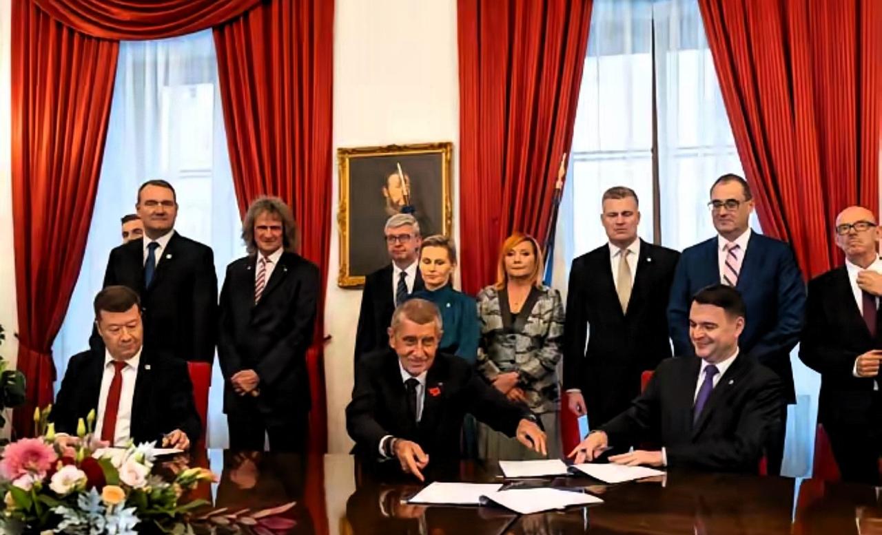 捷克变天，欧洲该往哪儿走
捷克好像有点乱了，大家都说，这下欧洲热闹了，想想以前，