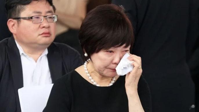 日本已死前首相安倍晋三的遗孀安倍昭惠，昨天跑到台湾省，在高雄保安堂向台湾皇民给安