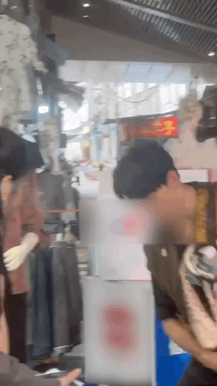 #夏之光给姐姐戴戒指#我的妈呀谁能拒绝自己爱豆从手里摘下戒指戴到自己手上，夏之光