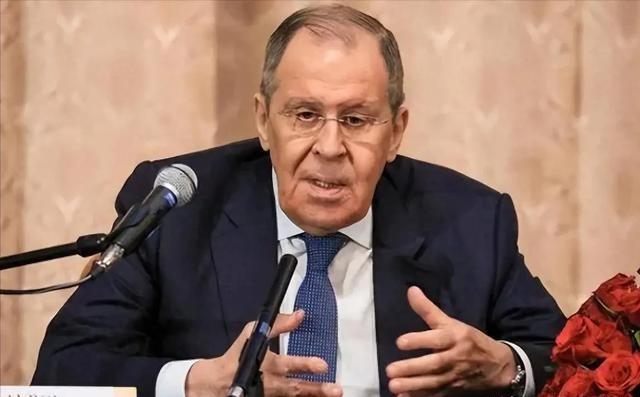 俄罗斯，算是直接把桌子掀了。指着英国的鼻子说：你们那100多个所谓的“军事人员”