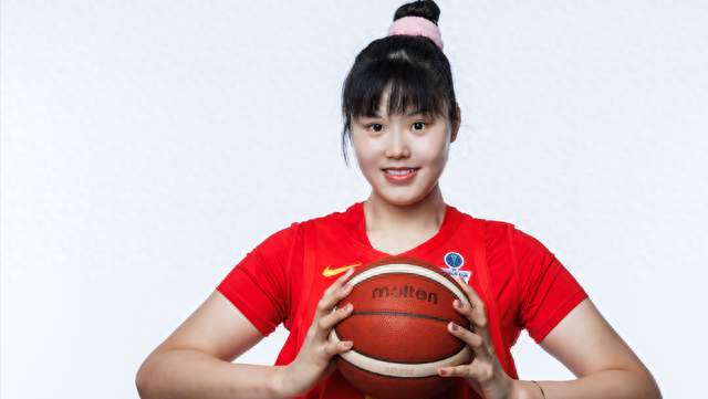 拒绝躺平！李月汝加盟山西女篮，特殊合同藏深意，宫鲁鸣心里清楚