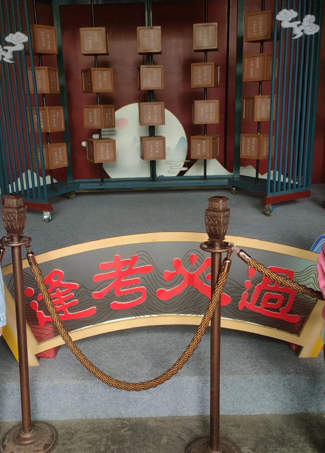 今天接到一个电话，对方报出了我的姓名，然后说我跟一起刑事案件有关，让带上身份证去