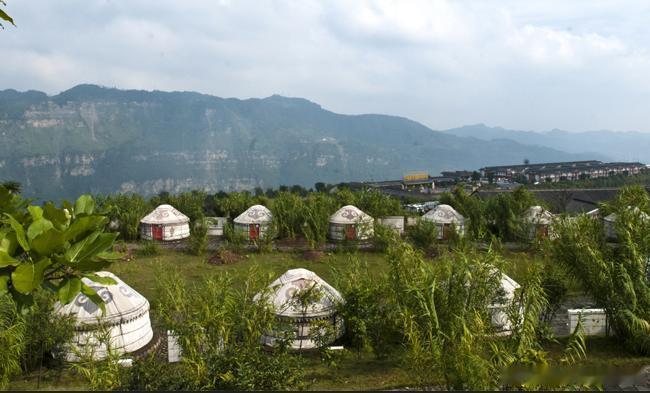 【水富大峡谷温泉】水富大峡谷温泉地处云南省水富县坝尾槽，距云南水富县城5公里。景