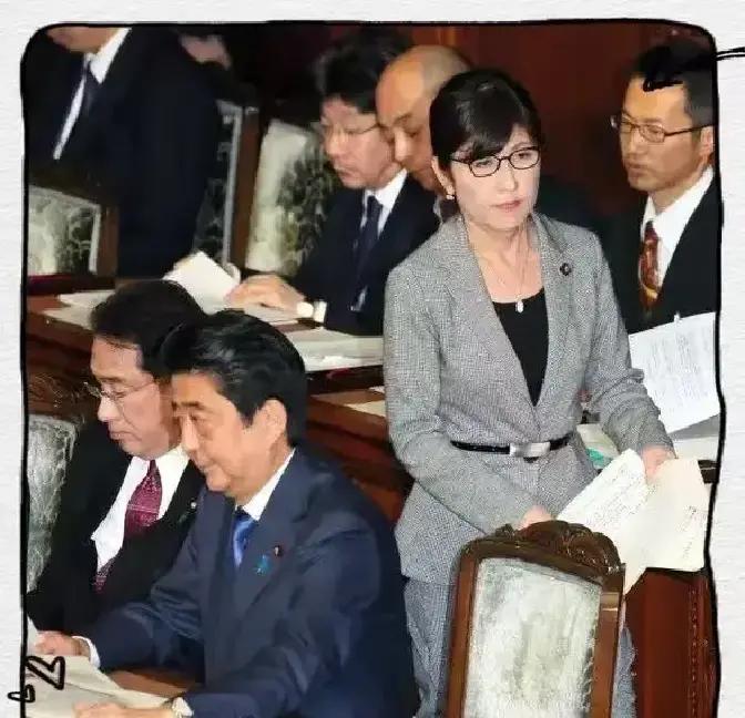 日本为什么首相和内阁换来换去，可国家却一直很稳定？原因其实很简单，首相不过是个摆