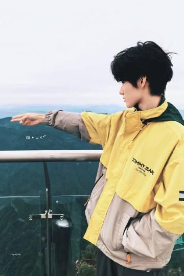张真源中华新曲库 节目组设计的猜歌互动很有新意，张真源凭借扎实的听歌积累快速通关
