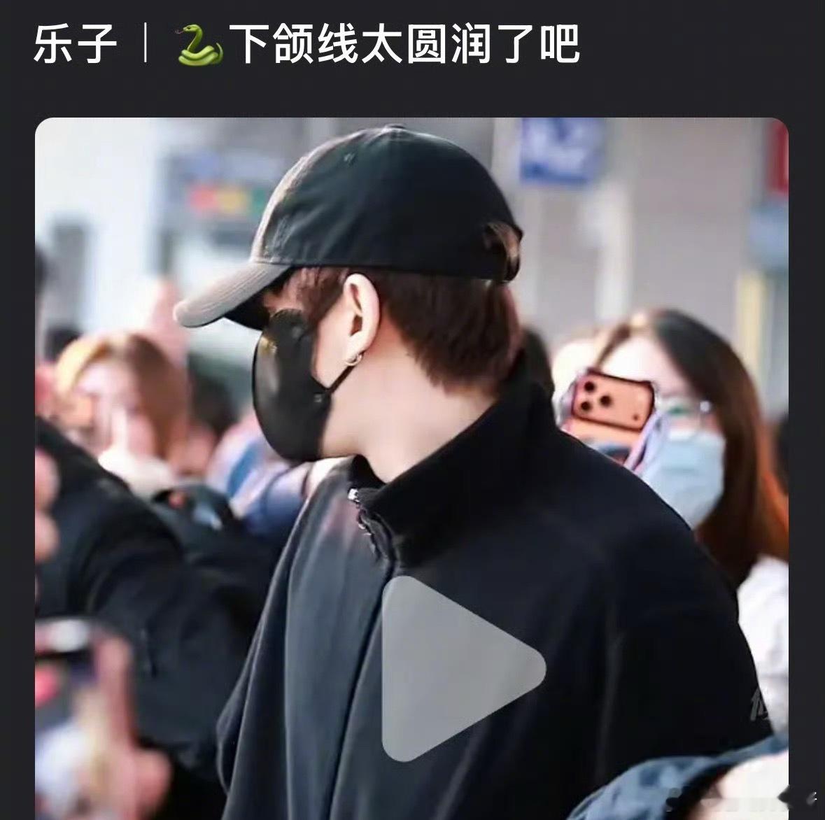 邓为这是胖了吗，下颌线都没有了 