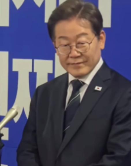 外媒问韩国总统李在明：若中国武统台湾，你会不会出手？李在明笑着回答：那是人家的家