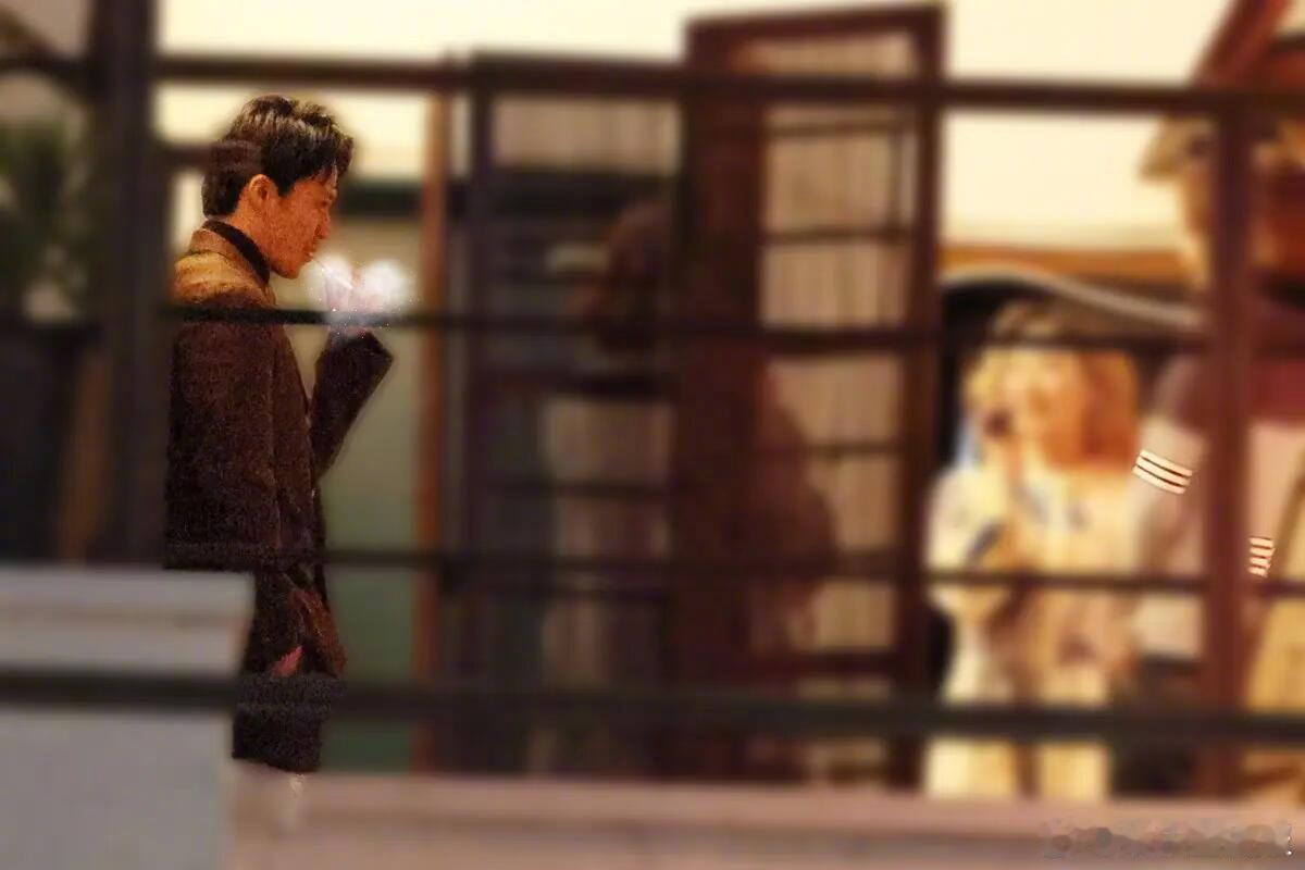 小栗旬与坂口健太郎等人喝酒被拍 媒体在9月上旬，曾目击到小栗旬与事务所后辈坂口健