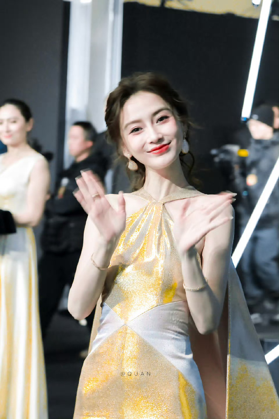 angelababy uimo首位全球品牌代言人杨颖 “你经过我身旁 像鹿穿过花