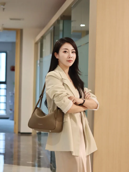 律师小姐姐 | 接受新闻采访的气质穿搭