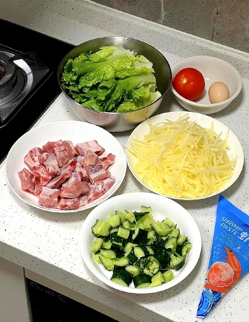 刚退休拎着体检单回家时，他一句：别来带孙子，每月给3000，当保姆费。
心里一沉