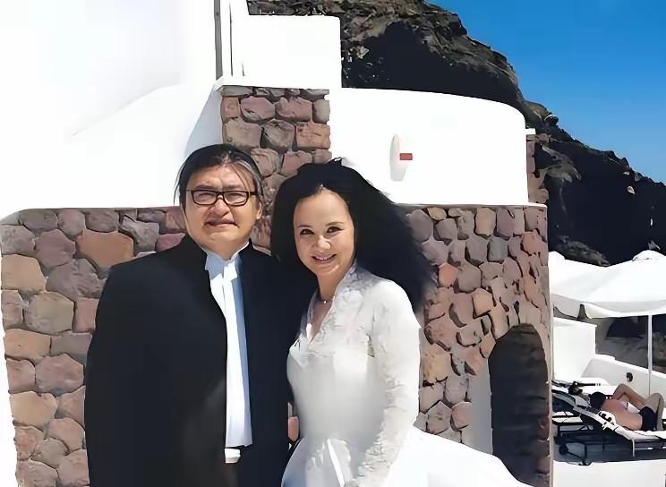刘欢的豪宅到底有多大？
​刘欢在北京城郊有一套2002年购买的德式风格住宅，两层