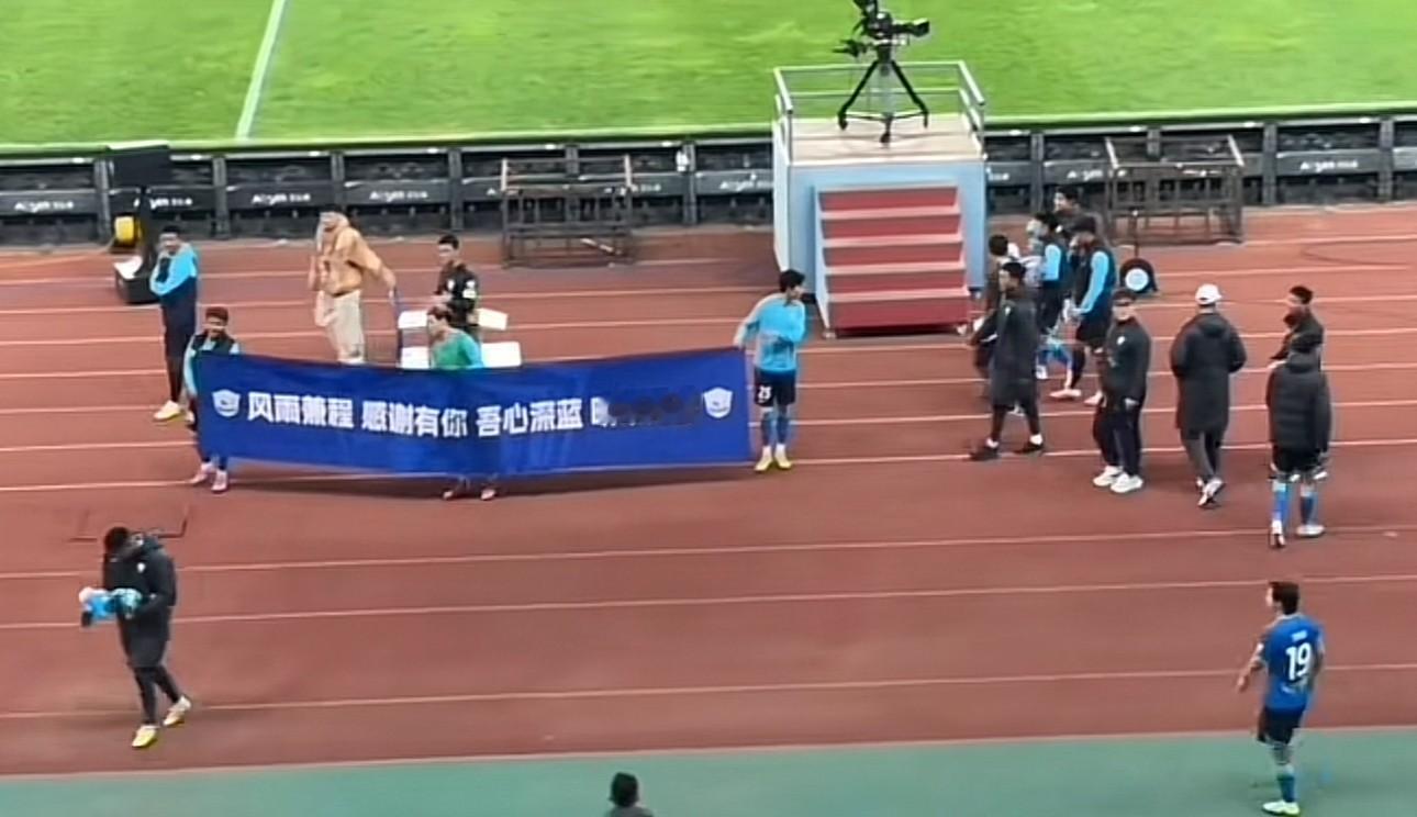 津媒：多名球员发声收到补发欠款，沧州雄狮迈出准入关键一步2024年12月20日，