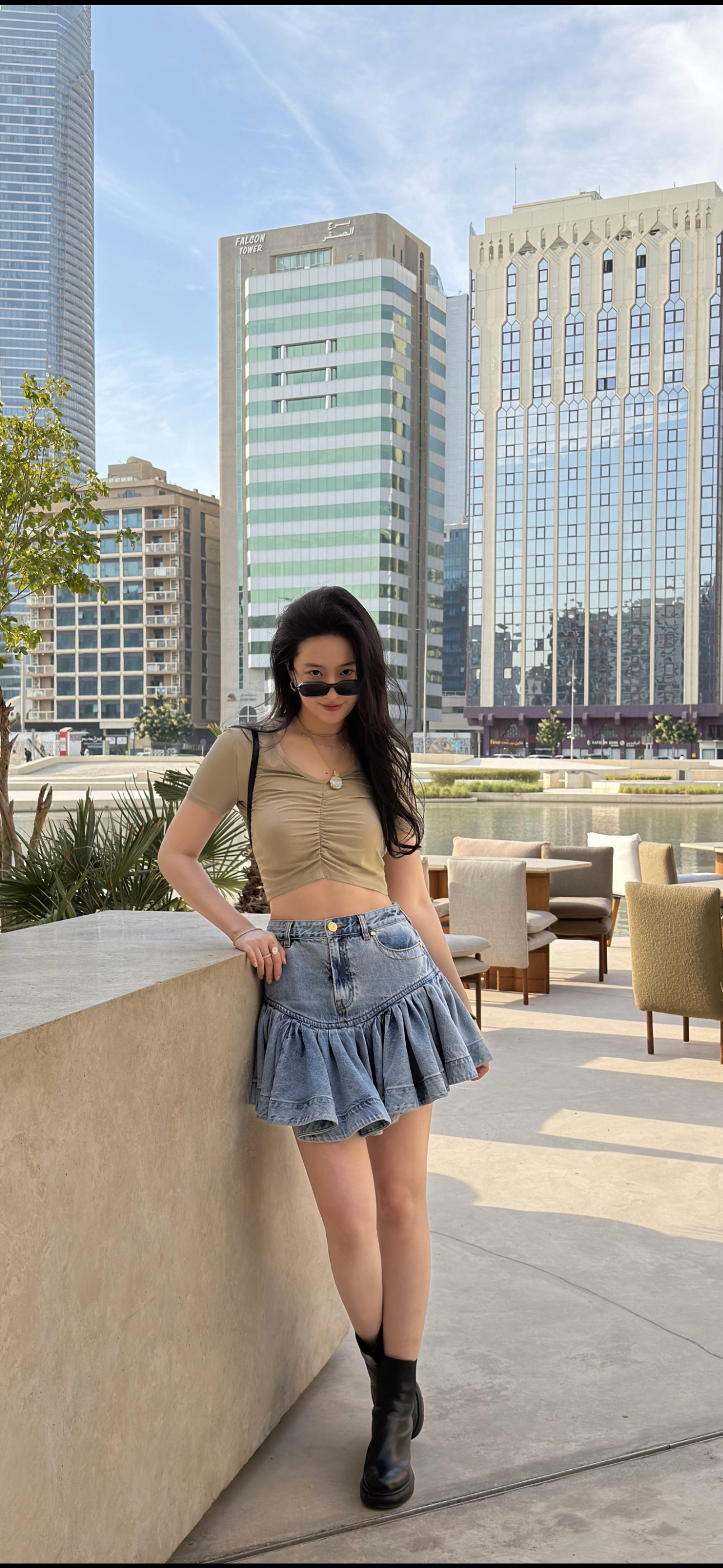 偶遇素颜的刘亦菲刘亦菲多次以素颜状态出现在公众视野——从电影角色到日常逛街，从美