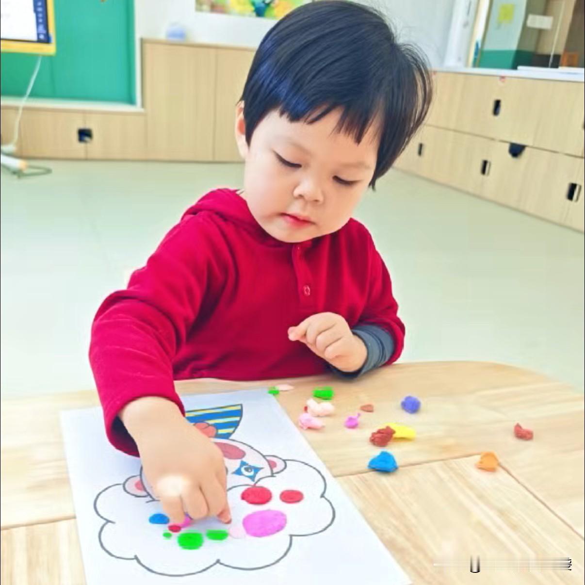 现实全是认可，网上全是打压，我真的想不通到底为什么？

昨天发了篇关于全职带娃、