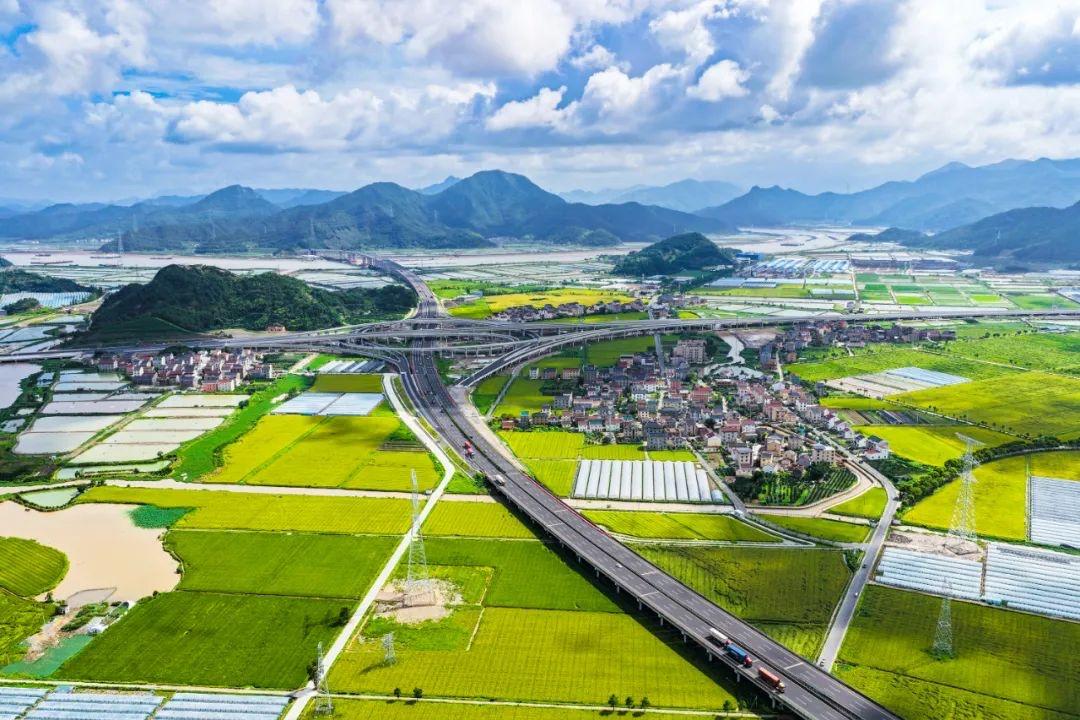 灵活就业能缴公积金这件事，

背后藏着3个很现实的原因。

以前公积金仅限企业职