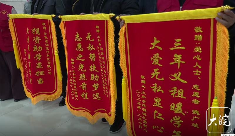 #70岁老人3年免租又助学10多万#【中国好房东！#老人回应拿出3间房免费租给学