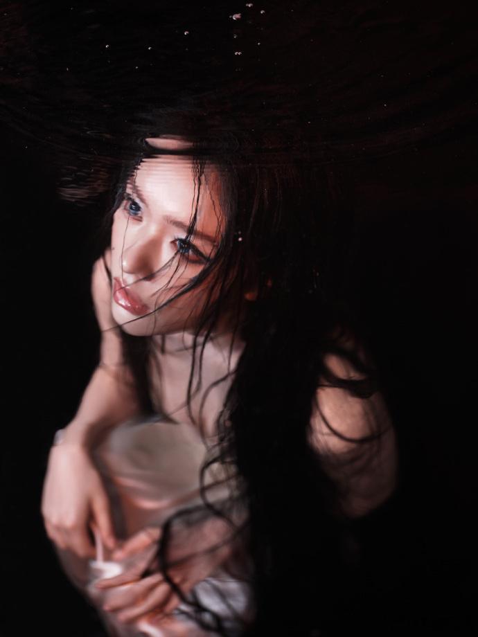 林允直播 看了林允直播，发现她私下跟荧幕上一样可爱。说话直来直去，还会跟粉丝唠嗑