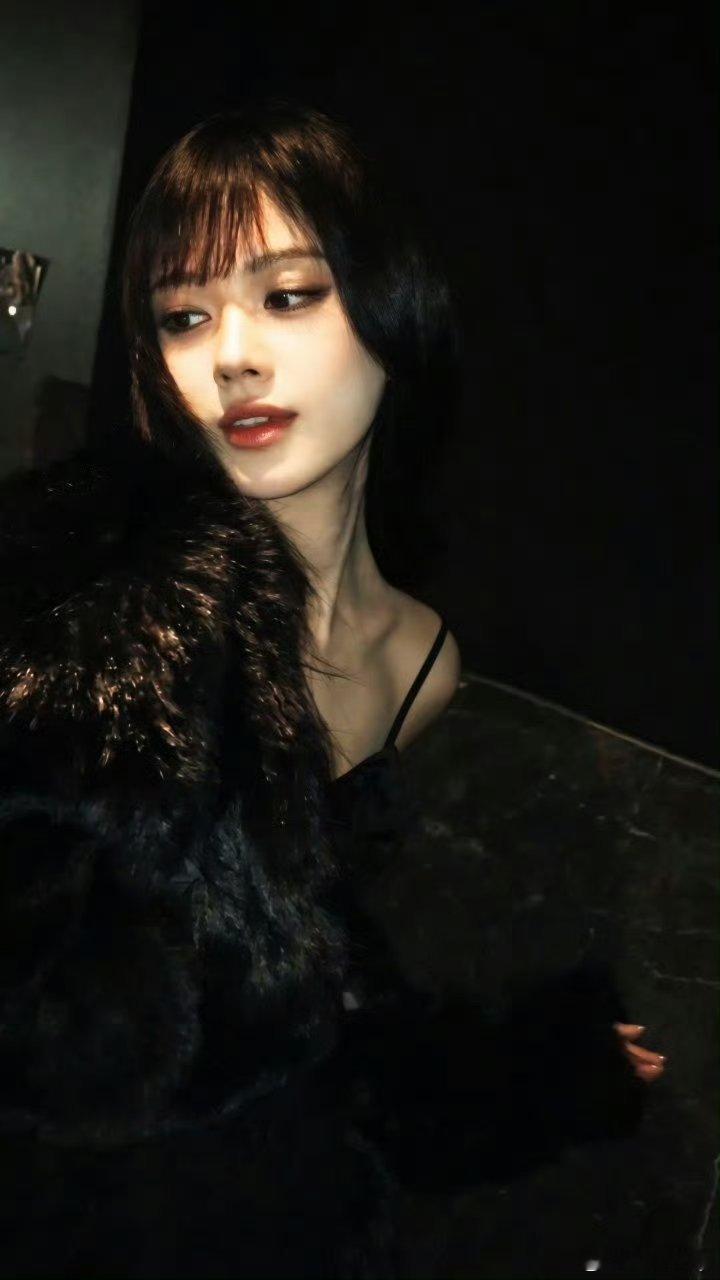 鞠婧祎万花世界 jjy鞠婧祎苏绿夏“对于全世界来说你是一个人但对于一个人来说你是