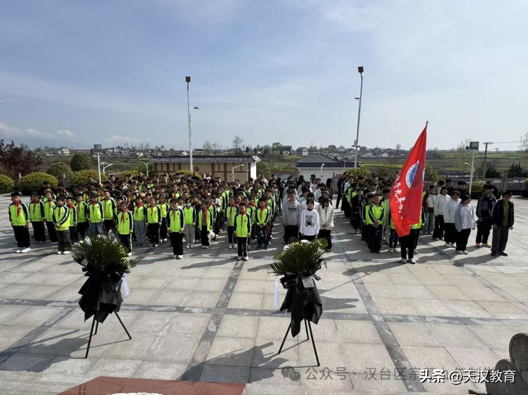 近日，汉台区宗营九年制学校组织全体师生前往汉台区烈士陵园，开展“缅怀革命先烈，赓