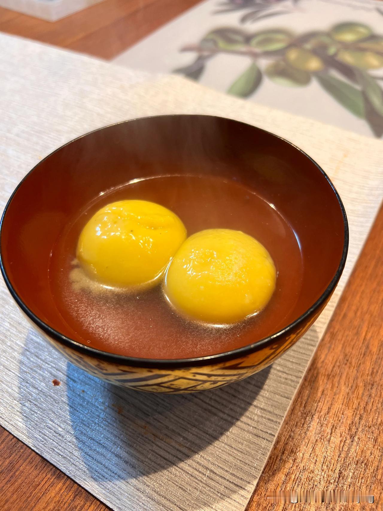 南圆北饺，南圆北饺 今天冬至，大家都吃汤圆、饺子了吗？[大笑]
我是南方人，今天