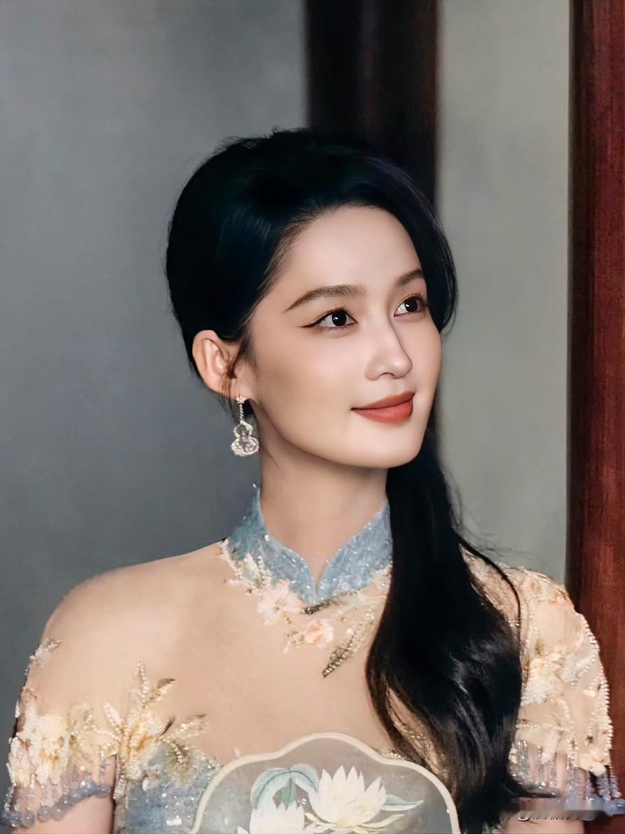 李沁就是太干净了
没有大红也是有原因的
不是演技不好，也不是没有CP感，而是她这