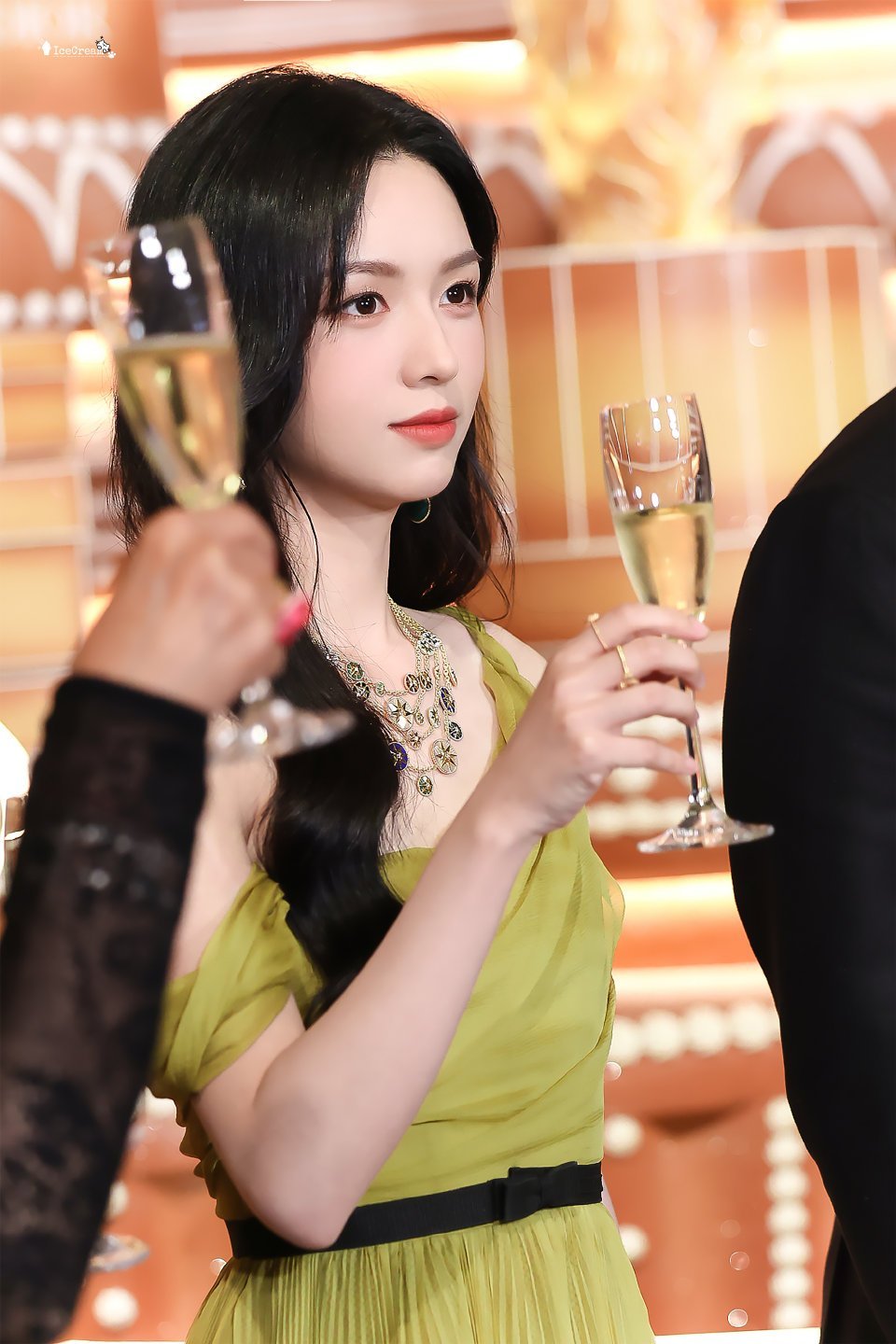 干杯周也周也谢清圆 ​​​