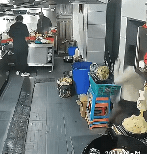 长点心吧，重复在同一地方贴地趴

     说实话如果人在一个地方摔倒一次那是正