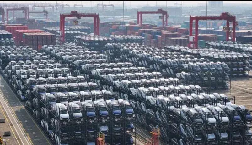 日本汽车业瑟瑟发抖！
日媒：下一个被中国碾压的就是我们

配图是上海港密密麻麻的