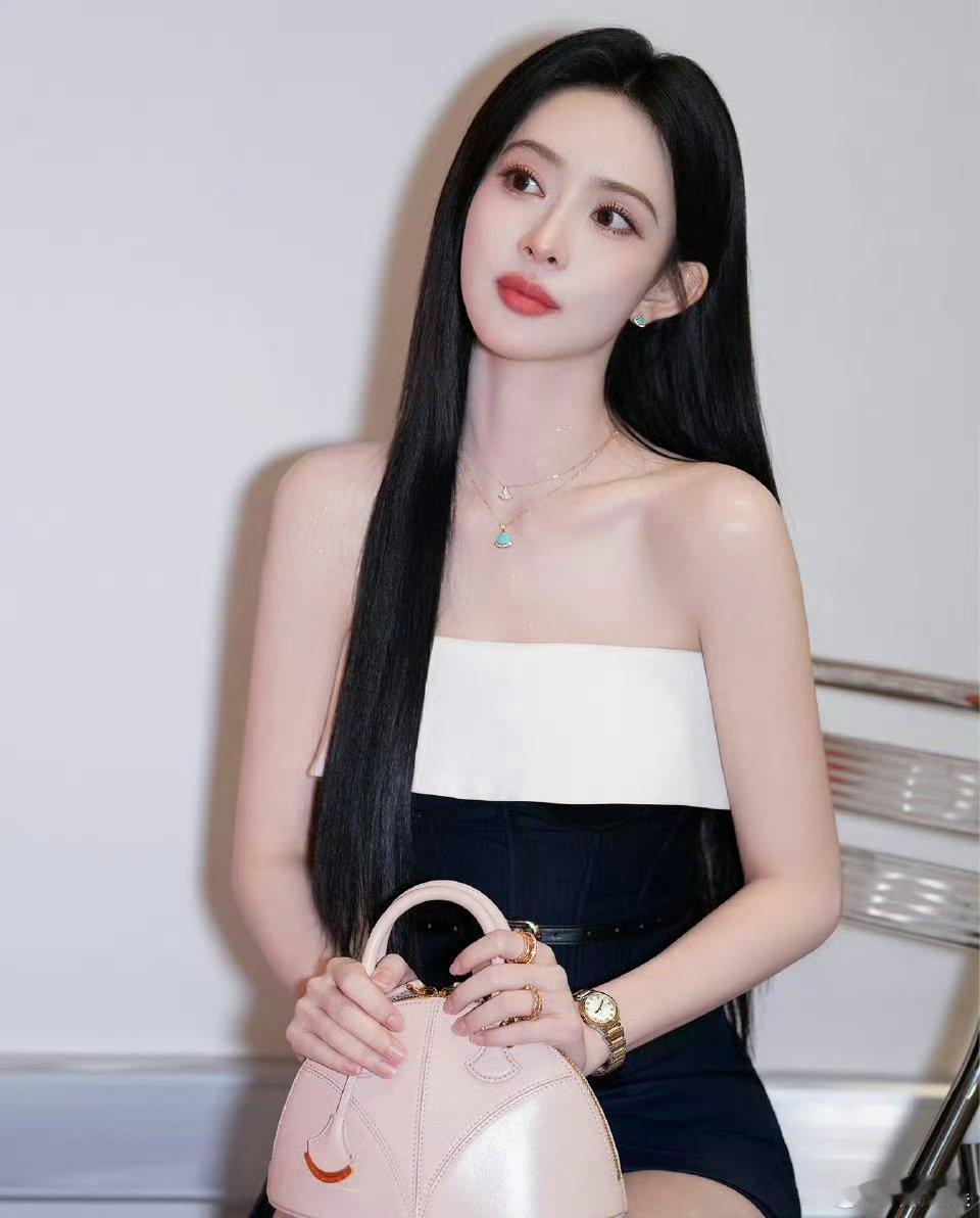 杨幂孟子义赵露思宝格丽大片杨幂孟子义赵露思大片 杨幂孟子义赵露思宝格丽大片 ​​