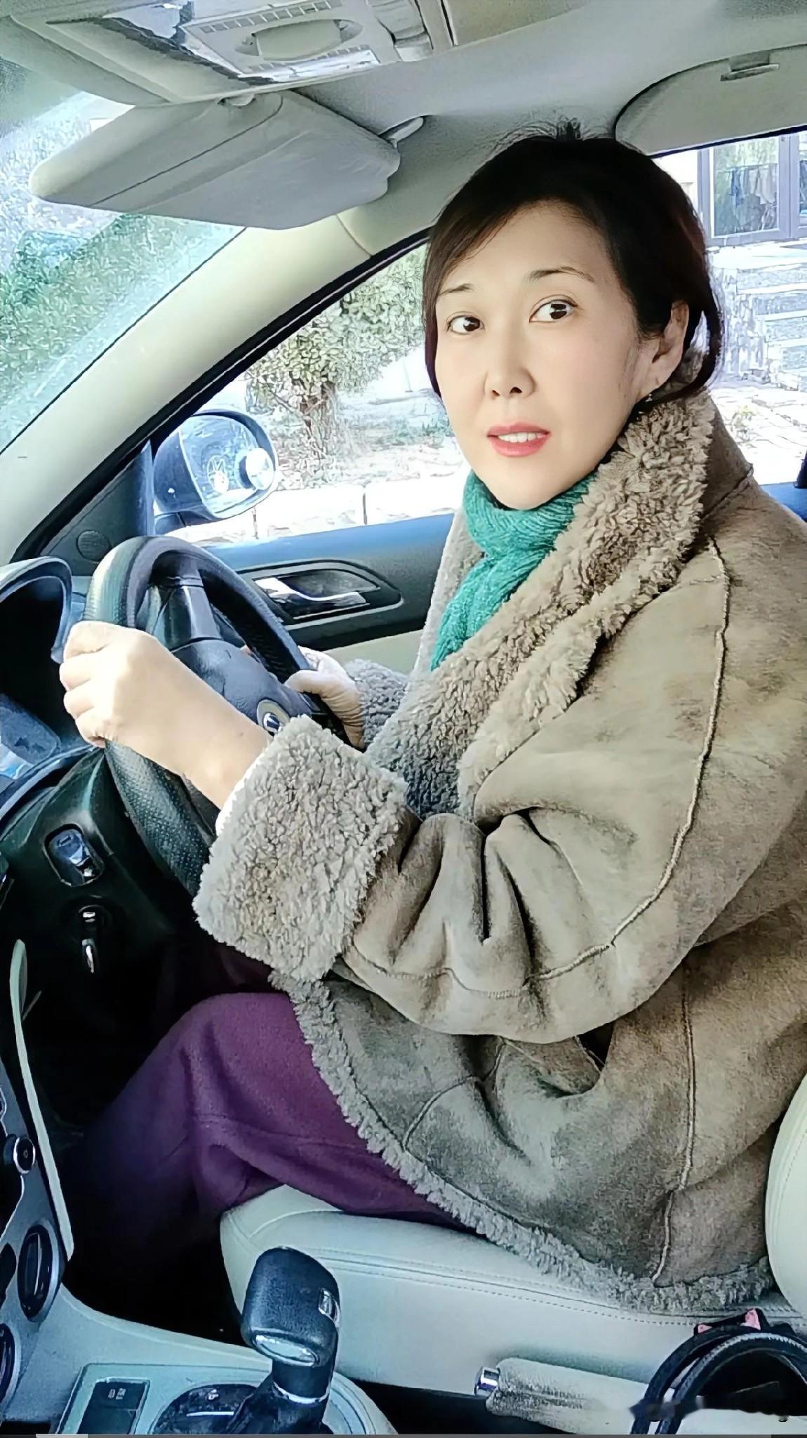 人生最佳的贵人，便是努力向上的自己。永远别把他人当作解药，深耕自我才是最珍贵的活