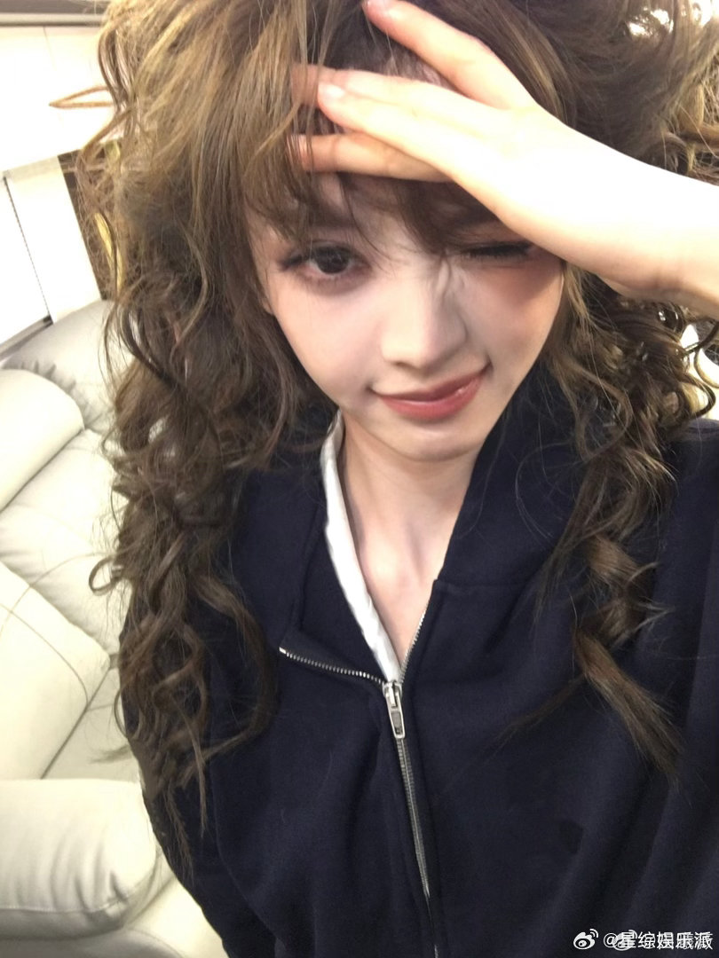 田曦薇完全炸毛小狮子田曦薇说嫁金钗剧情比头发还炸明星势力榜[超话] 谁被可爱到，