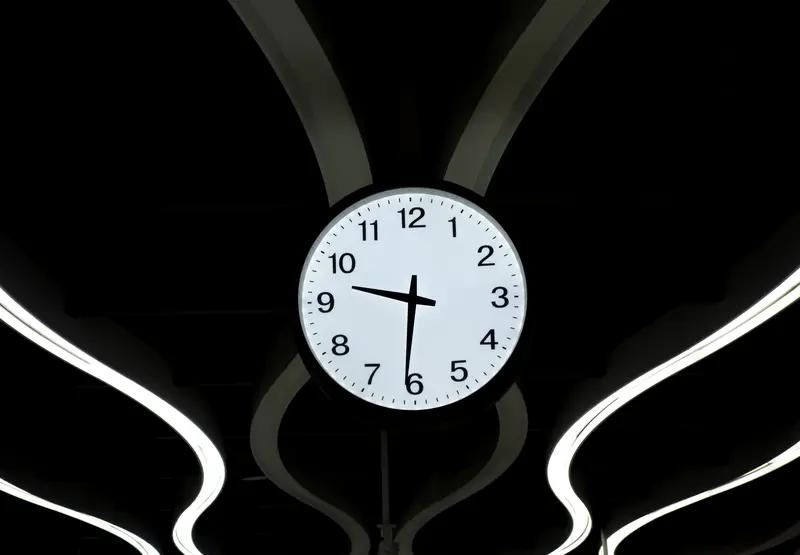 【守时不是容易事，要精神总动员】
        守时这事儿，真不是嘴上说说那么