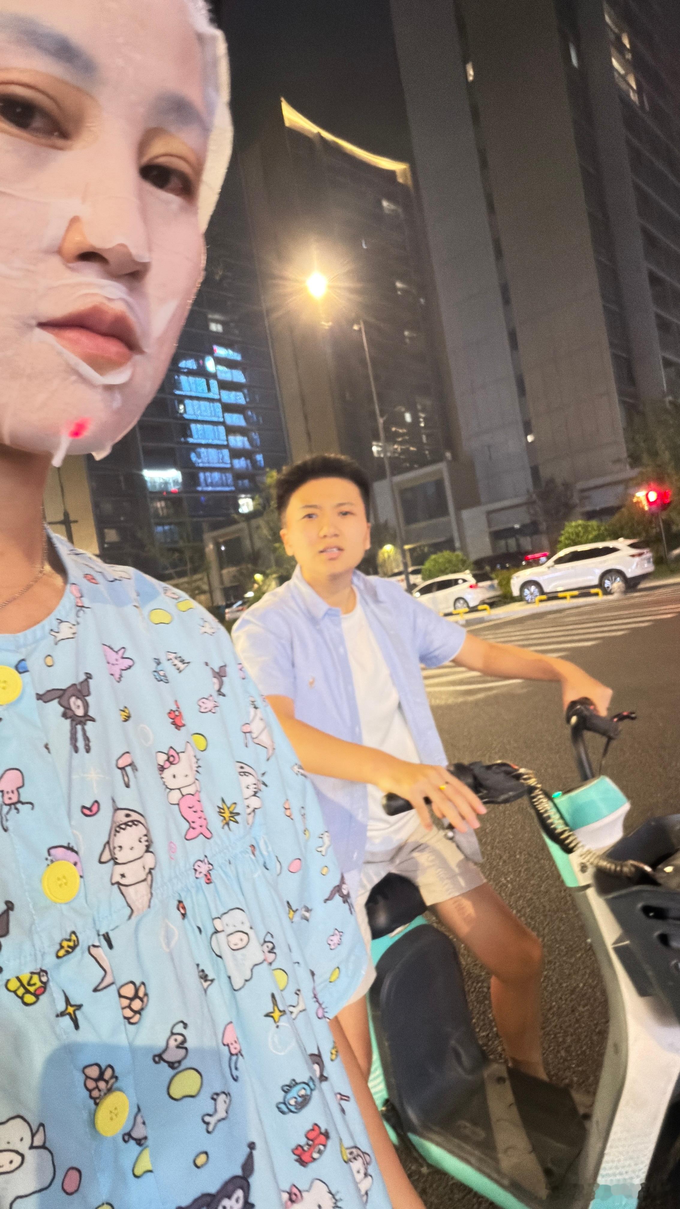 以前不理解他们说话前会问亲近的人  能说吗？嘻嘻嘻现在理解了一般这时候就别说了比