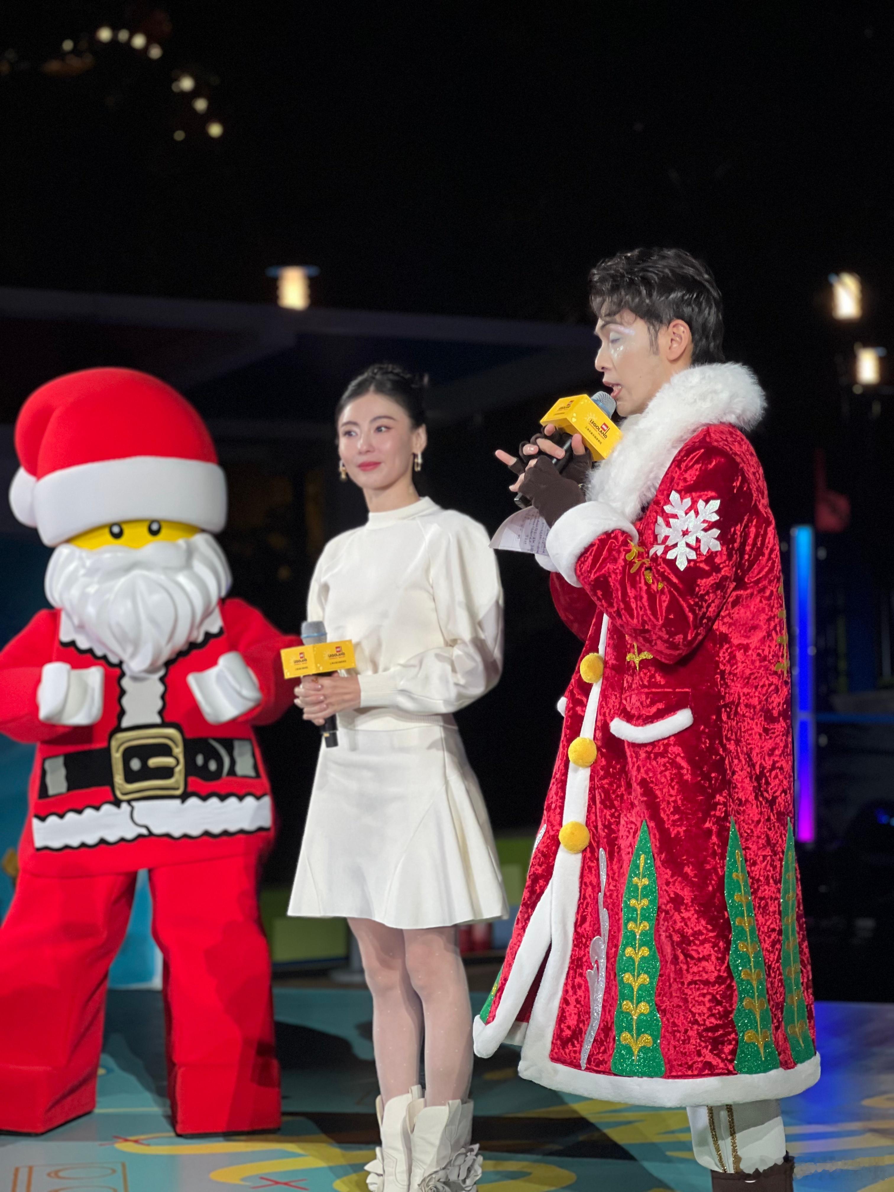 啊啊啊这是什么神仙追星运？！居然在上海乐高乐园偶遇张柏芝在点圣诞树！真人美到发光