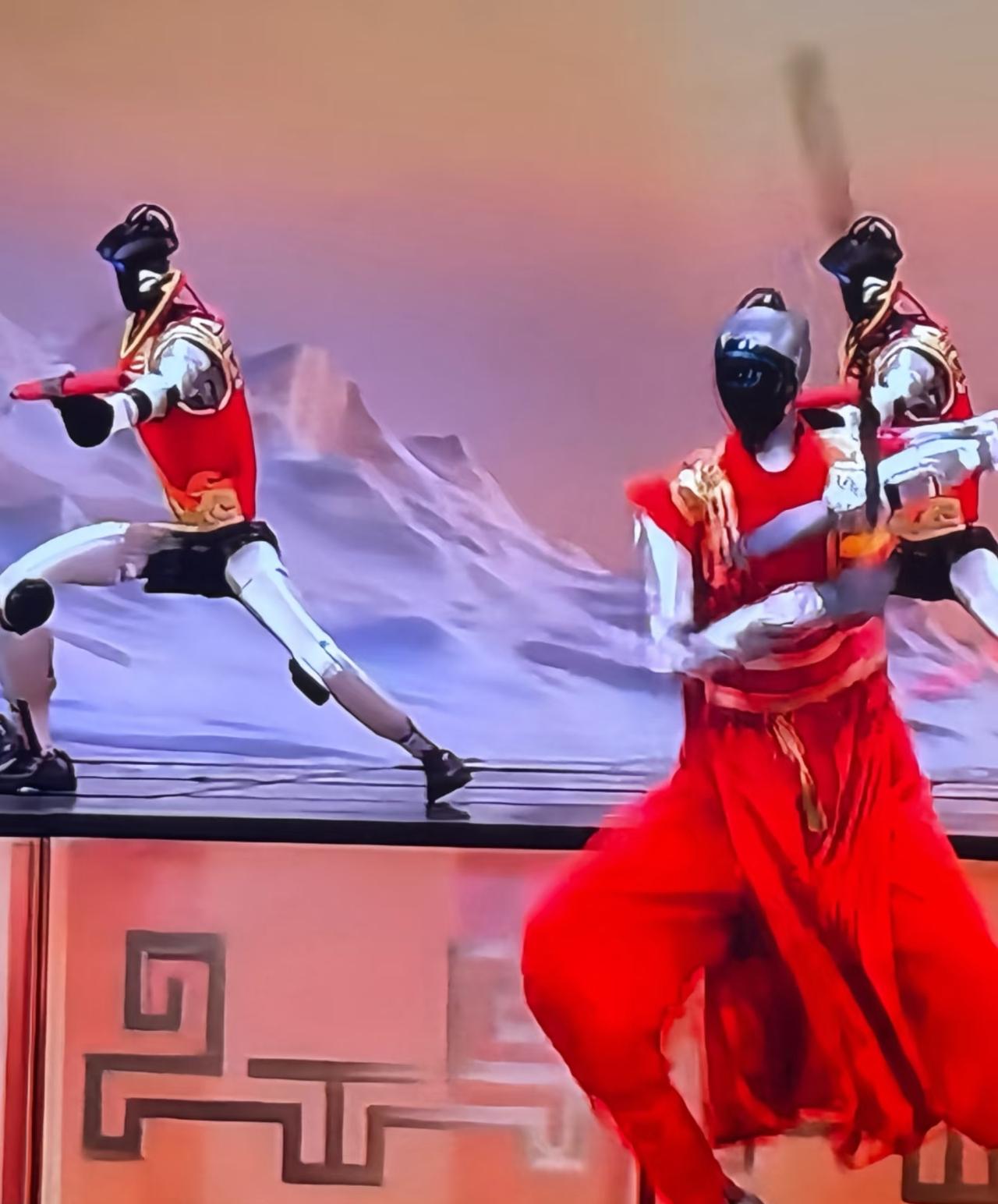 春晚本来就要热烈，没有欢乐的语言类节目怎么欢乐起来，这是我这几年唯一没看的春晚了