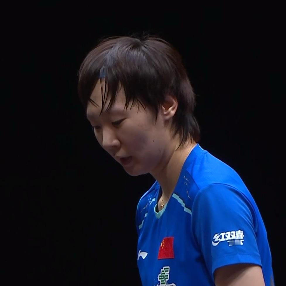 发带和衣服色系必须match  十分懂穿搭的小姐姐😆 