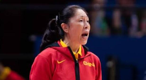 郑薇实话实说！中国女篮61:94输给美国女篮！不少媒体人认为这个结果是合情合理，