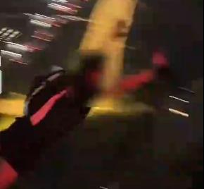 成都男子从小区楼顶跳伞被行拘，处罚理由是危害公共安全及其它！

根据成都市公安局