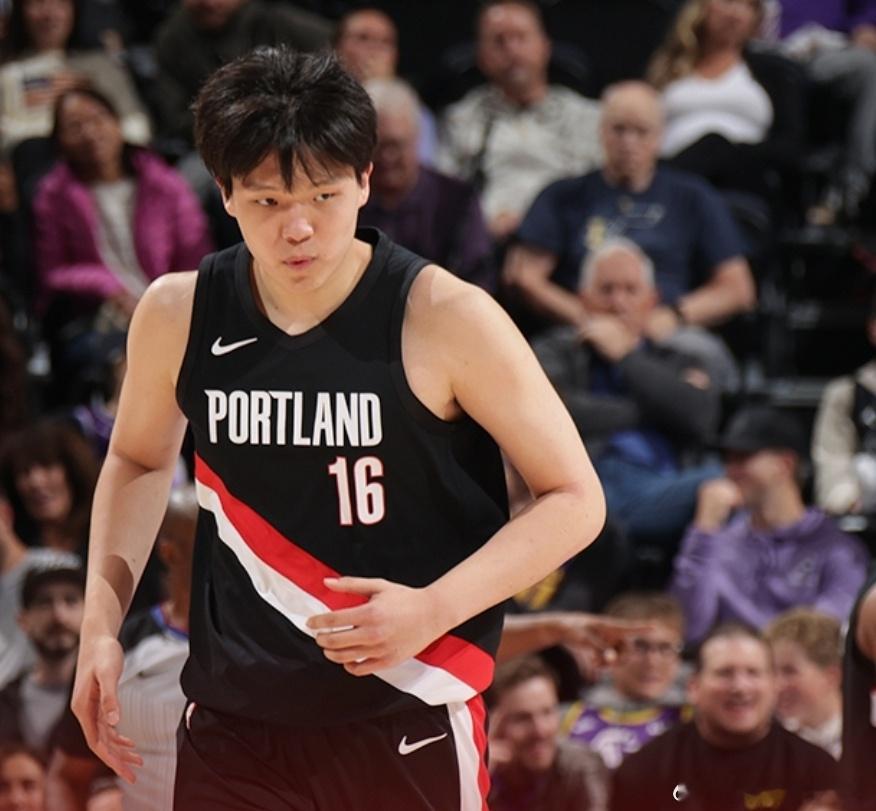 拓记：应批评管理层和比卢普斯，是他们都在说杨瀚森准备好了据此前的报道，开拓者官方