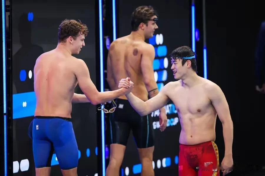 潘展乐又告状了，说这次票太难抢了，自己爸爸妈妈外公的票都是抢的

我以为主办方至