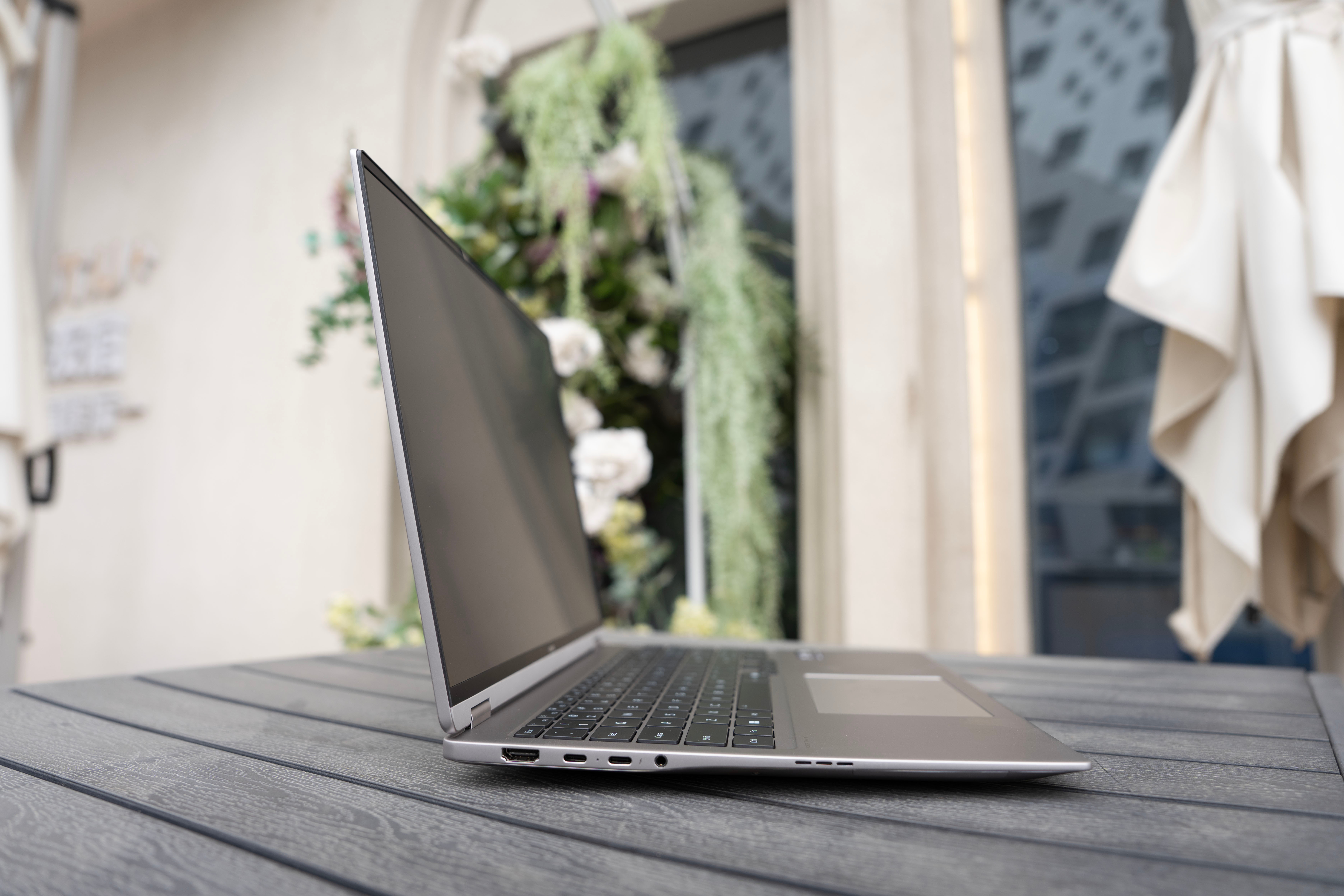 「荣耀MagicBook Pro16 2026款」感受：质感上升不少风扇设计有创